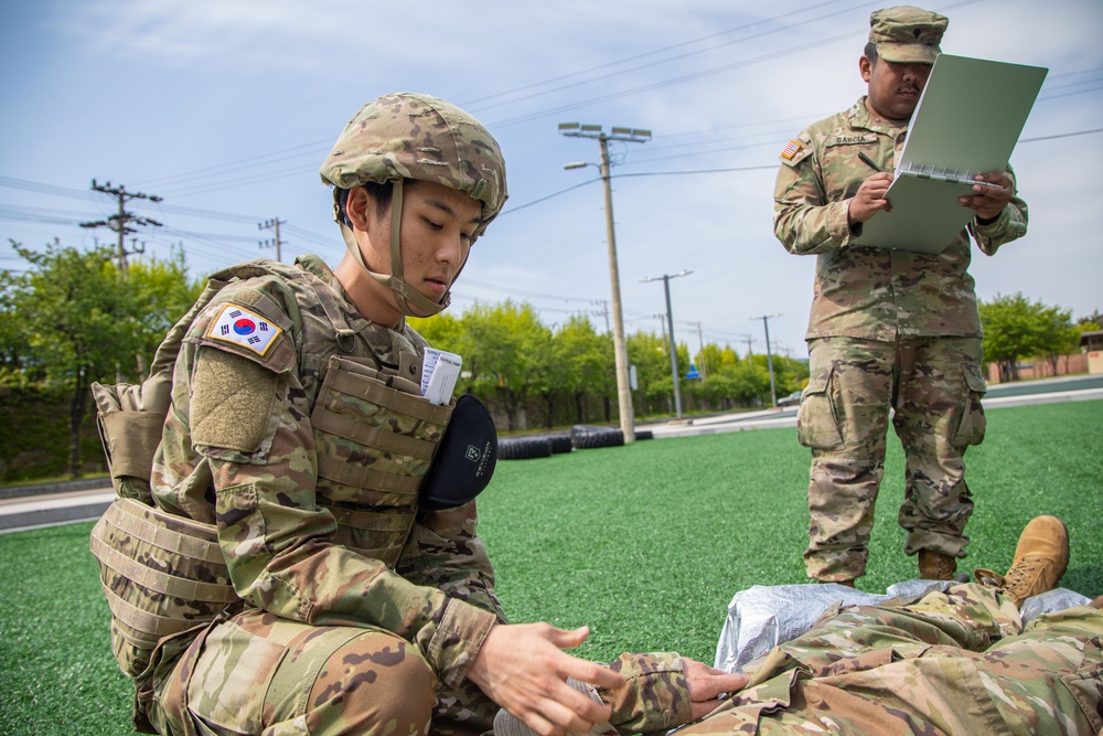Soldiers Participate in Combat Lifesaver Course