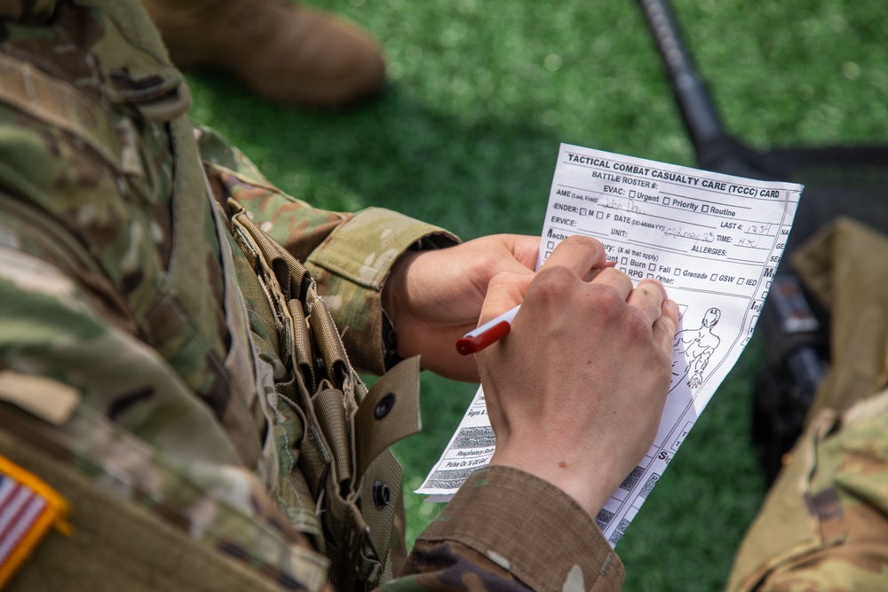 Soldiers Participate in Combat Lifesaver Course