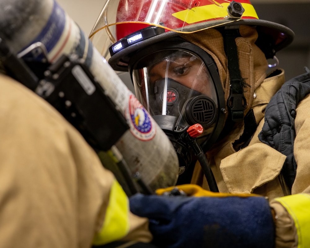 USS George Washington Conduct Firefighting Drill