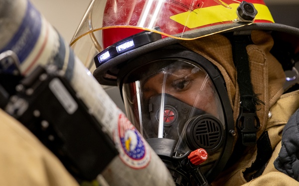USS George Washington Conduct Firefighting Drill