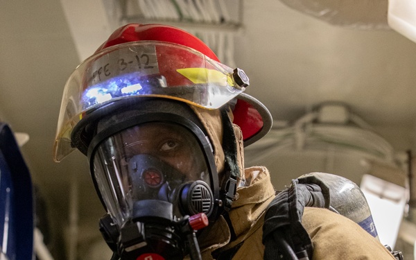 USS George Washington Conduct Firefighting Drill