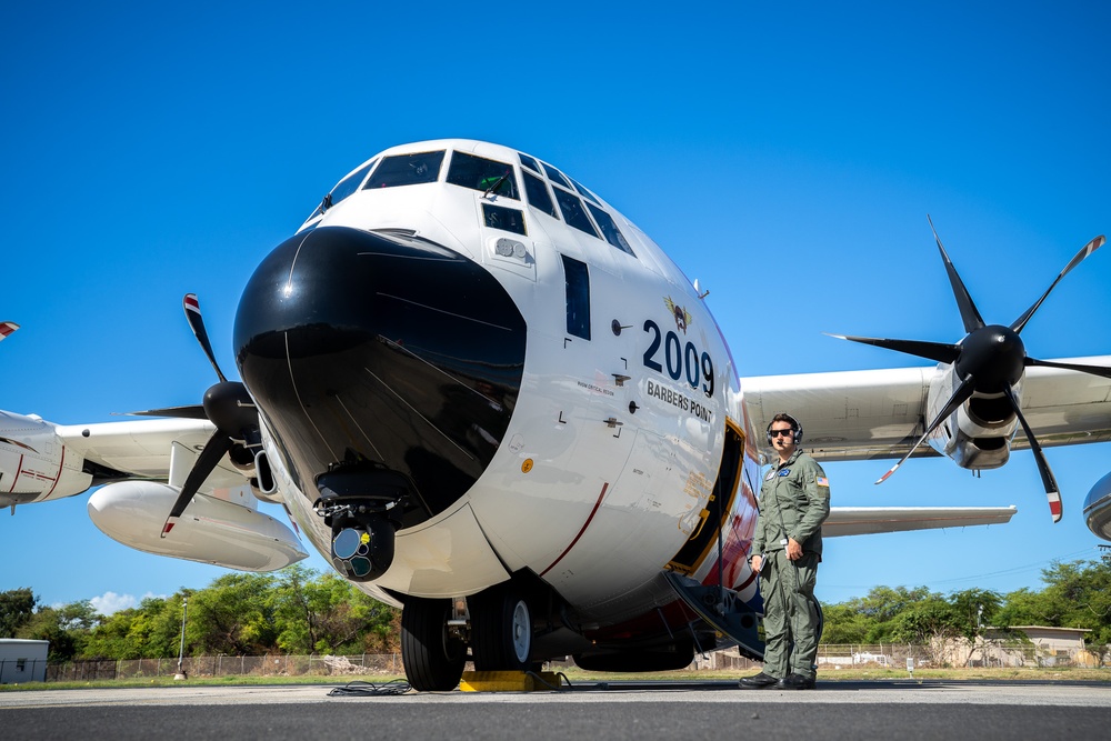 U.S. Coast Guard Air Station Barbers Point conducts training with Coast Guard Station Maui