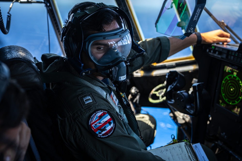 U.S. Coast Guard Air Station Barbers Point conducts training with Coast Guard Station Maui