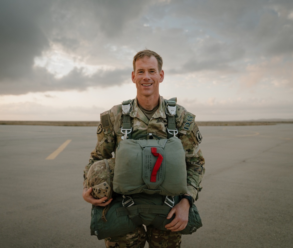 173rd paratroopers rig up for airborne operation in Tunisia
