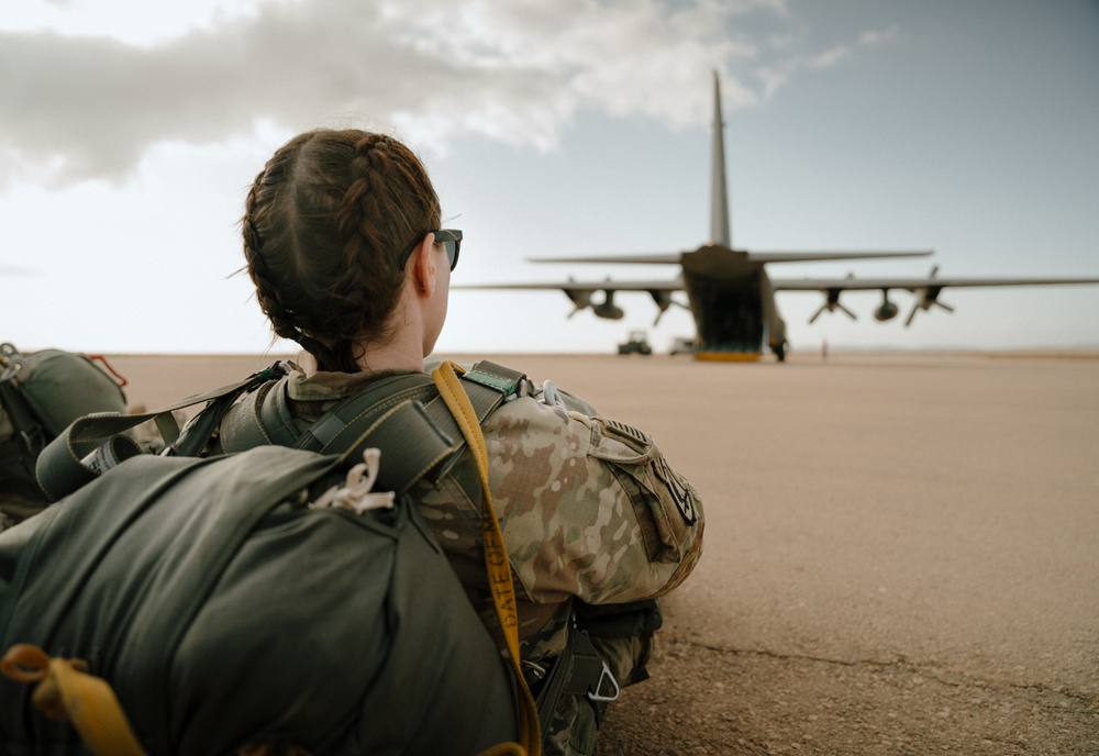 173rd paratroopers rig up for airborne operation in Tunisia