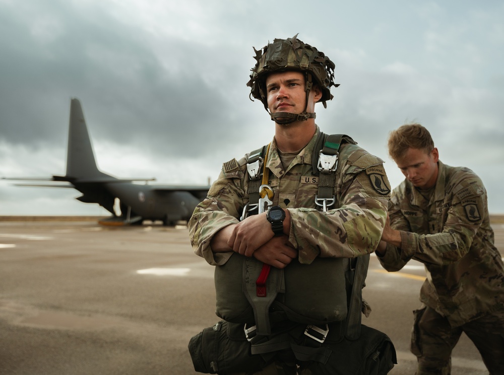 173rd paratroopers rig up for airborne operation in Tunisia