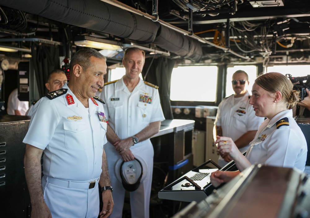 USS Truxtun Welcomes Egyptian Navy Aboard