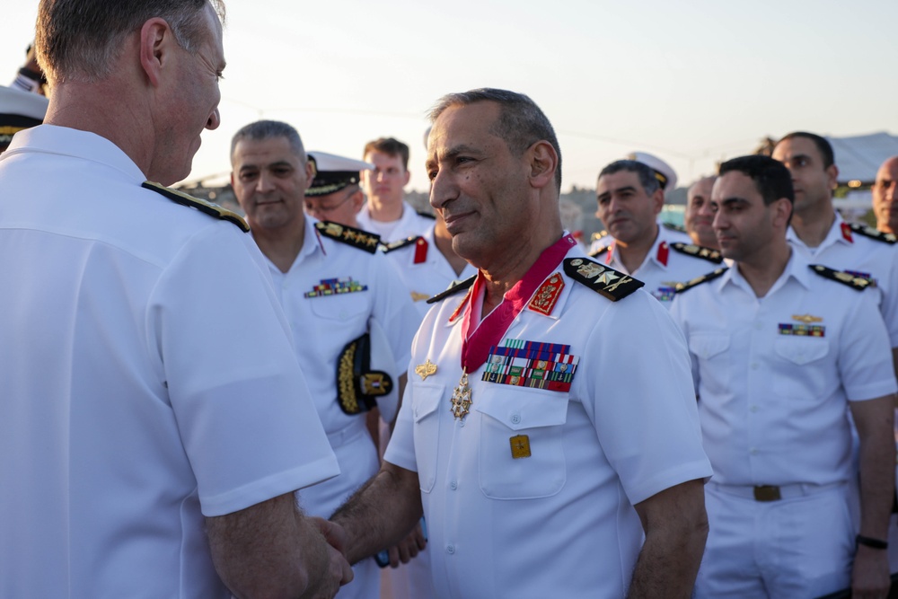 USS Truxtun Welcomes Egyptian Navy Aboard
