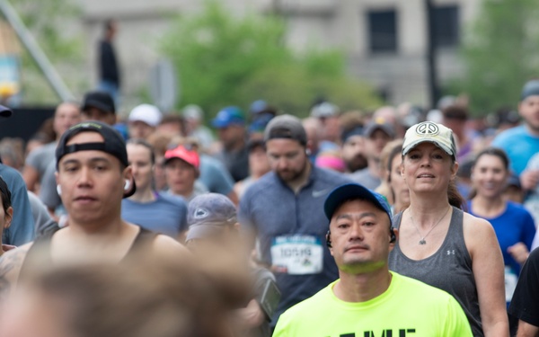 Indiana National Guardsmen run, take part in 500 Festival Mini-Marathon ceremonies