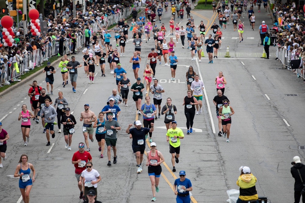 Indiana National Guardsmen run, take part in 500 Festival Mini-Marathon ceremonies