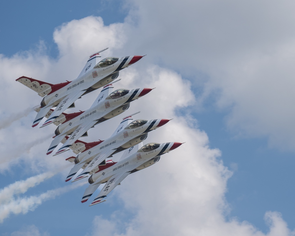 Thunderbirds Perform At Wings Over Wayne Open House