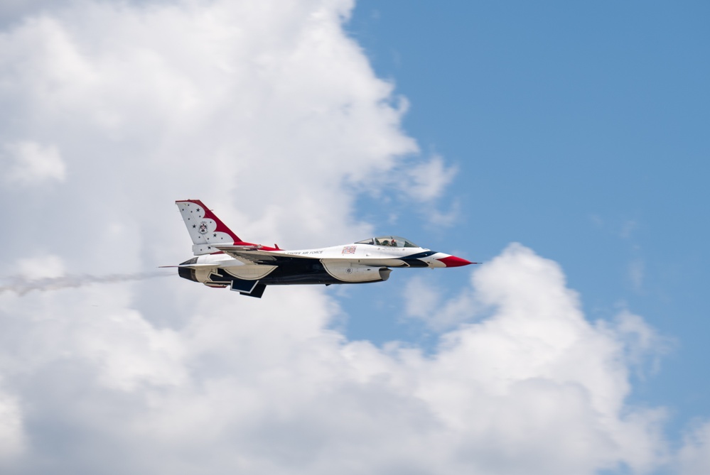 Thunderbirds Perform At Wings Over Wayne Open House