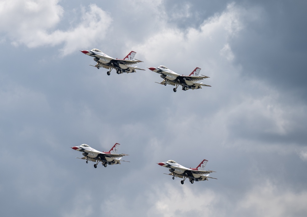 Thunderbirds Perform At Wings Over Wayne Open House