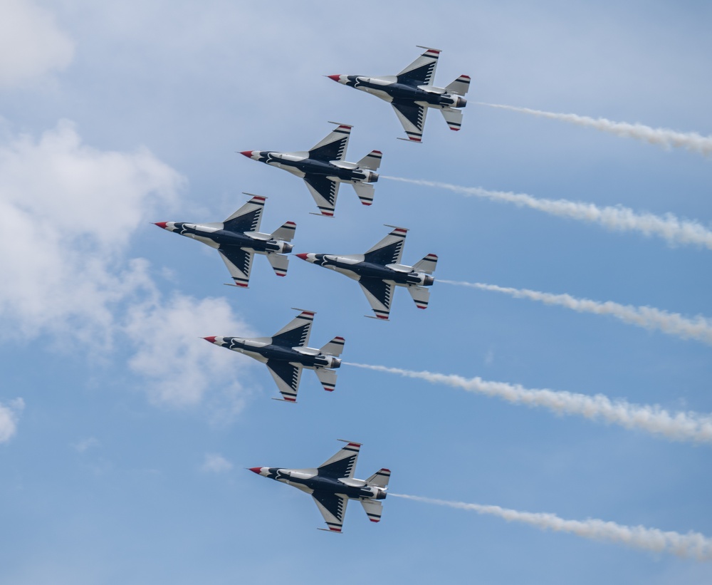 Thunderbirds Perform At Wings Over Wayne Open House