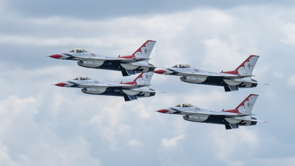Thunderbirds Perform At Wings Over Wayne Open House