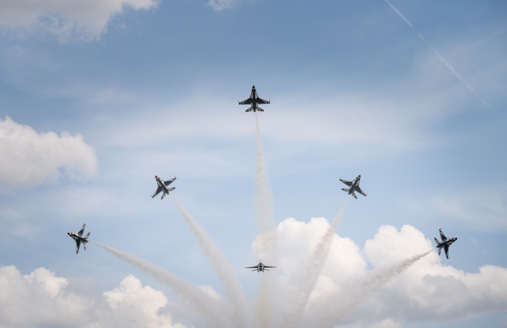 Thunderbirds Perform At Wings Over Wayne Open House