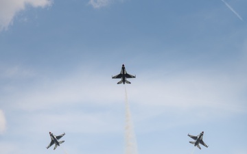 Thunderbirds Perform At Wings Over Wayne Open House