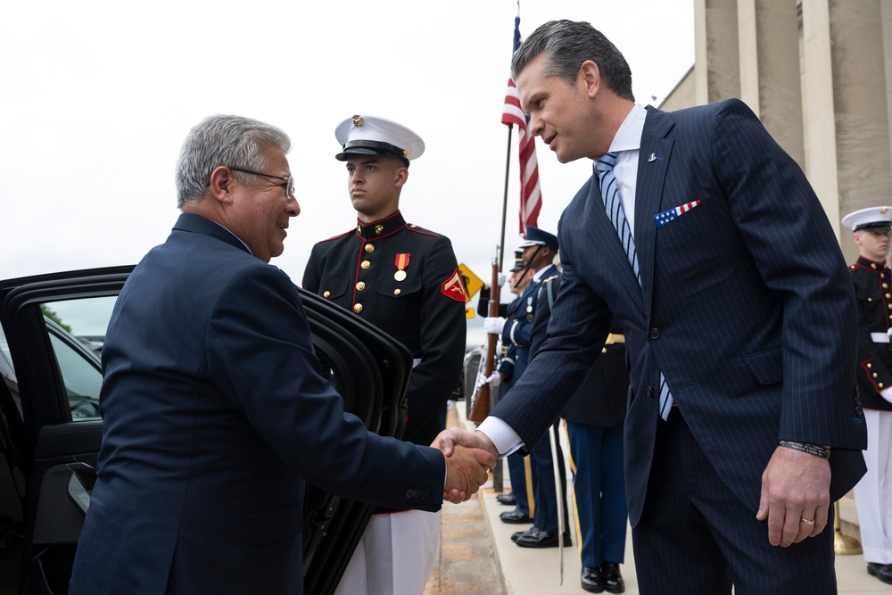 SD Hosts Peruvian Minister of Defense and Minister of Foreign Affairs at the Pentagon