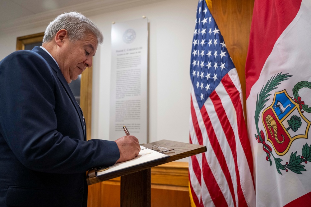 SD Hosts Peruvian Minister of Defense and Minister of Foreign Affairs at the Pentagon