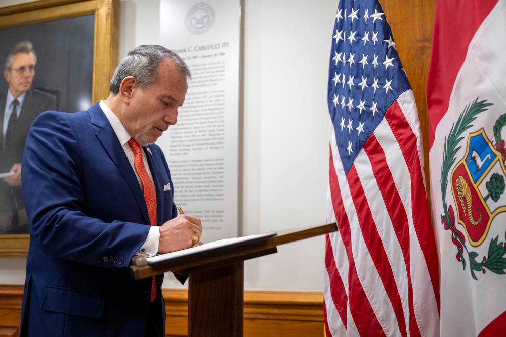 SD Hosts Peruvian Minister of Defense and Minister of Foreign Affairs at the Pentagon
