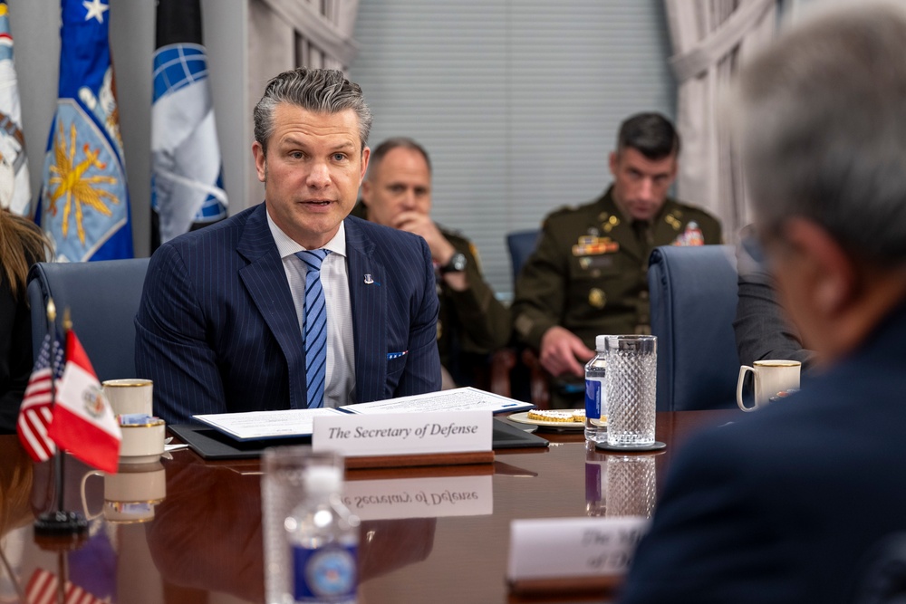 SD Hosts Peruvian Minister of Defense and Minister of Foreign Affairs at the Pentagon