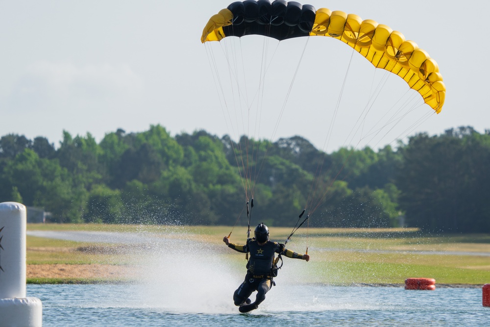 Soldiers from Army Golden Knights compete in parachute competition