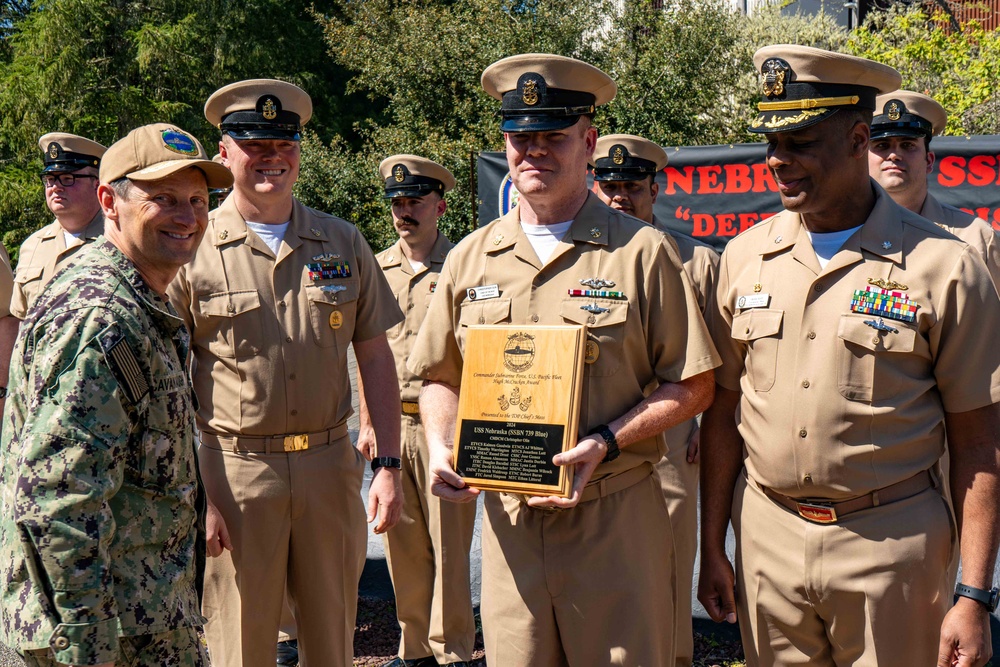 SUBPAC Presents Award to USS Nebraska Crew
