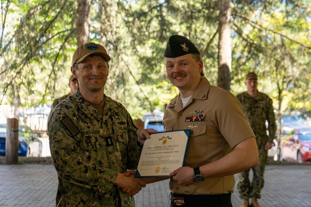 SUBPAC Presents Award to Sailor of the Year