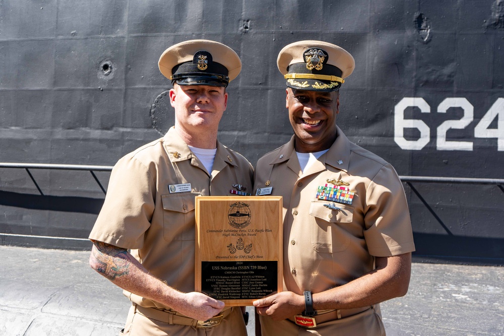 SUBPAC Presents Award to USS Nebraska Crew