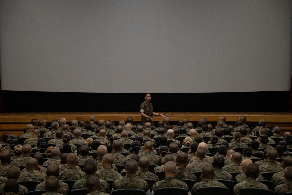 SMMC Ruiz speaks to recruits at MCRDPI