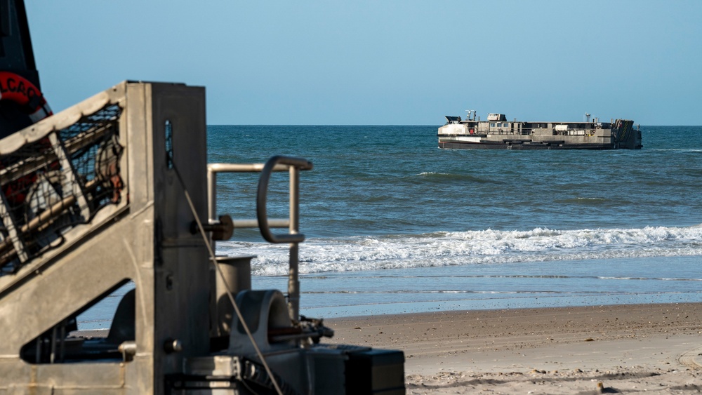 USS Oak Hill Participates in Exercise Chesapeake 25 with French Navy