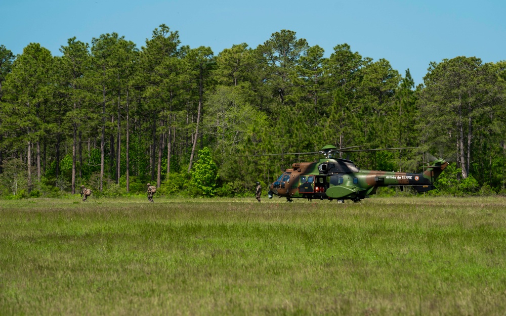 USS Oak Hill Participates in Exercise Chesapeake 25 with French Navy