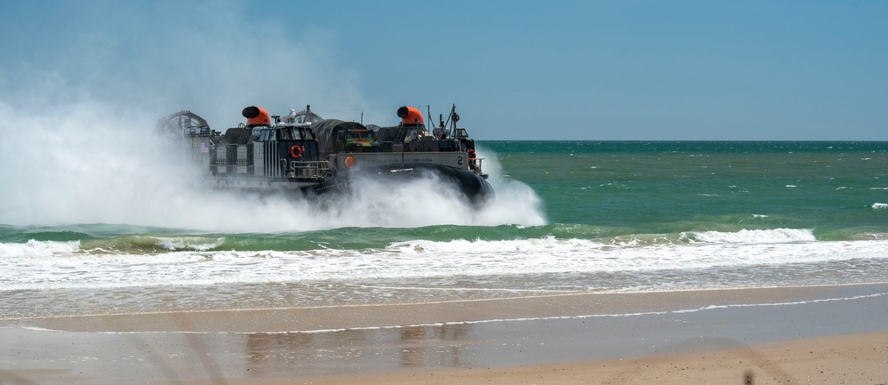 USS Oak Hill Participates in Exercise Chesapeake 25 with French Navy