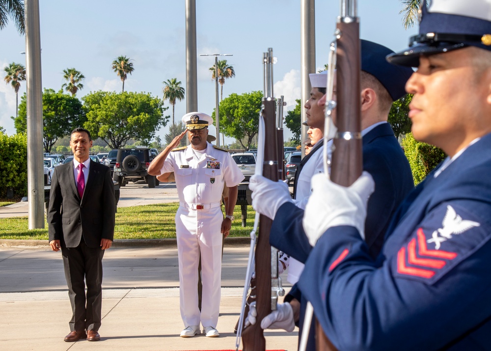 Colombian Minister of Defense visits SOUTHCOM