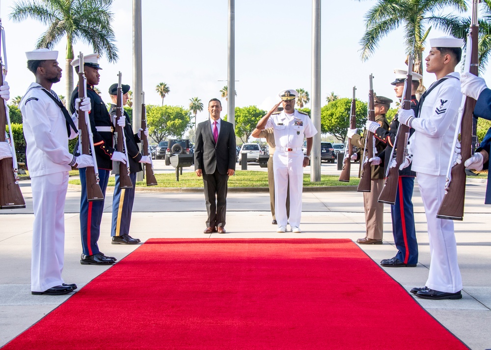 Colombian Minister of Defense visits SOUTHCOM