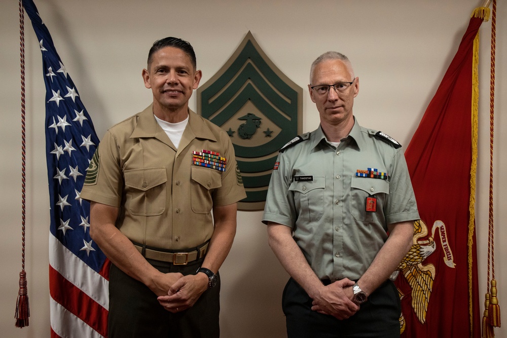 SMMC Ruiz meets with Norwegian Army Command Sergeant Major