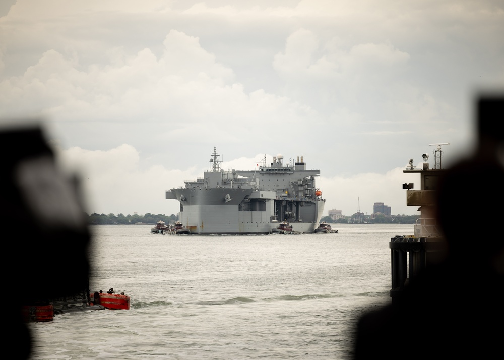 USNS Robert E. Simanek (T-ESB 7) Arrives in Norfolk