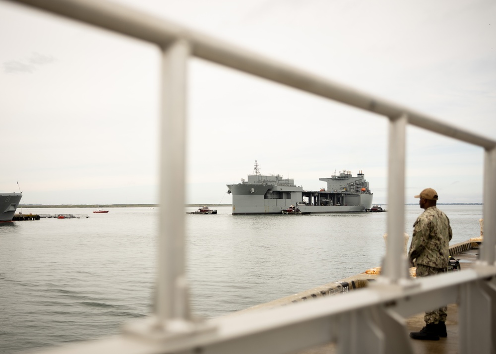 USNS Robert E. Simanek (T-ESB 7) Arrives in Norfolk