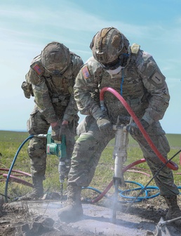 Tulsa District, Fort Riley Soldiers conduct mutually beneficial tower demolition in Kansas
