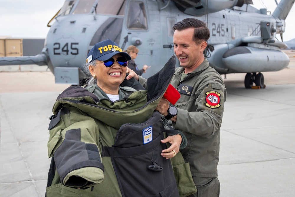 NMCRS Top Guns: NMCRS awards volunteers for their efforts