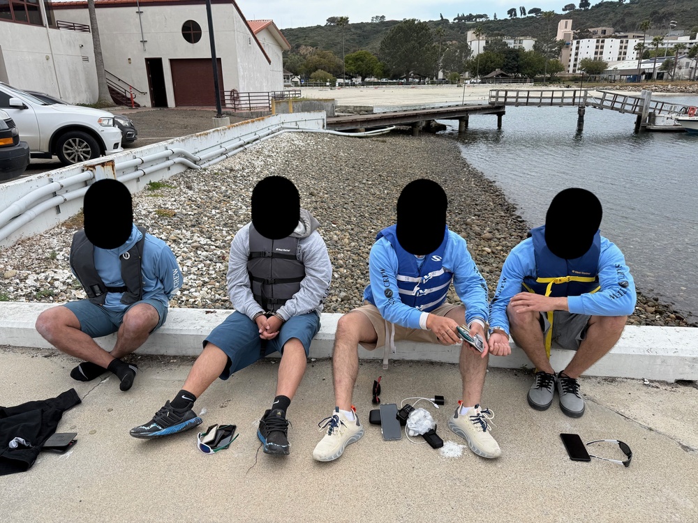 Coast Guard apprehends 4 aliens during an interdiction off San Diego coast