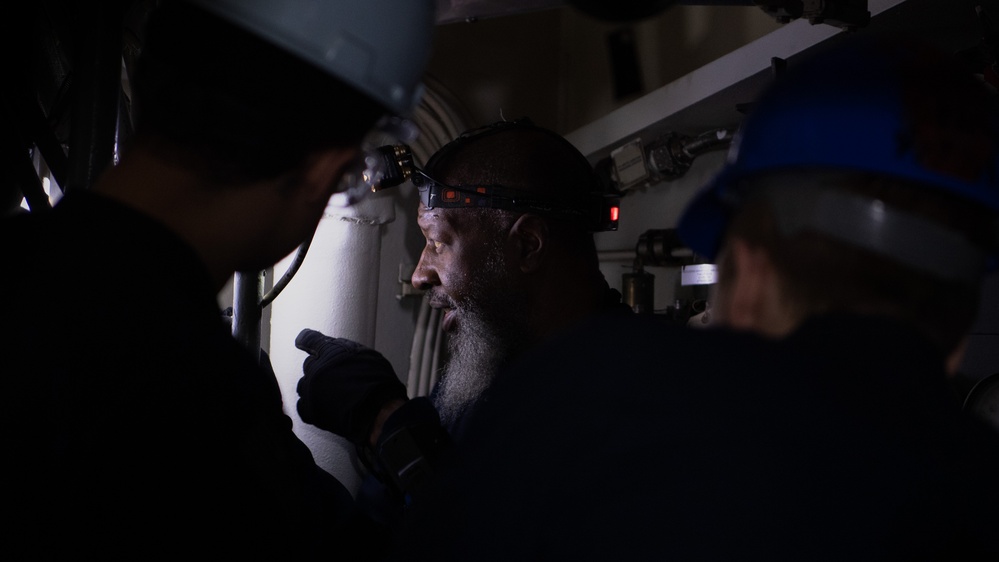 USS Ronald Reagan (CVN 76) Sailors and Puget Sound Naval Shipyard workers collaborate together