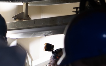 USS Ronald Reagan (CVN 76) Sailors and Puget Sound Naval Shipyard workers collaborate together