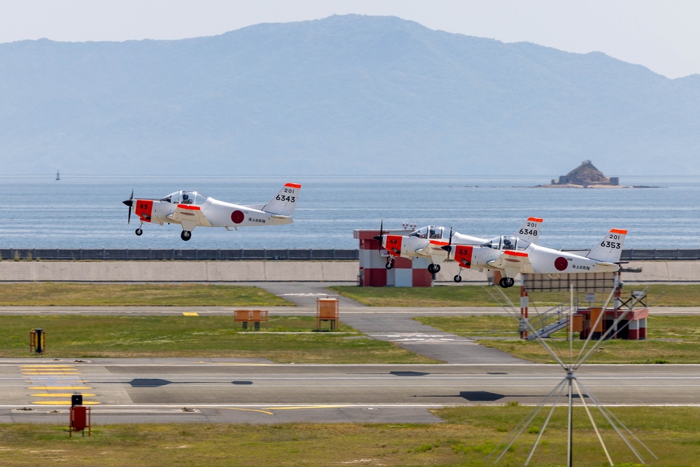 Family Day 25: Marine Corps Air Station Iwakuni hosts air show