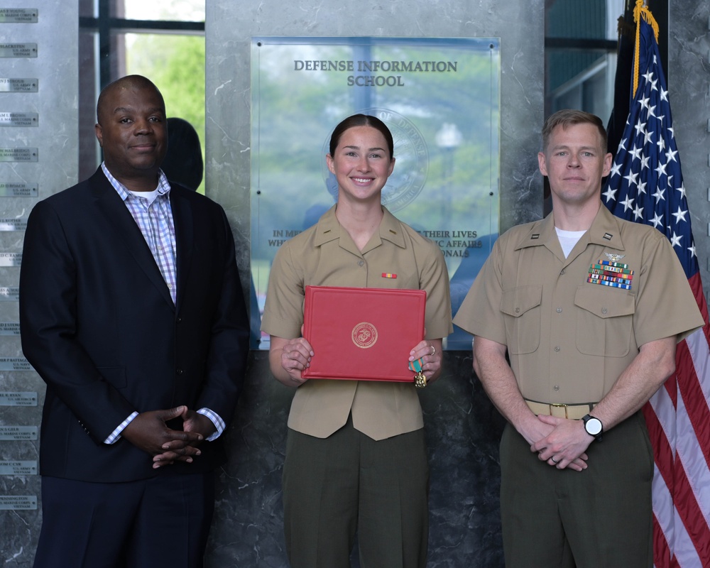 DINFOS student receives Navy and Marine Corps Achievement Medal