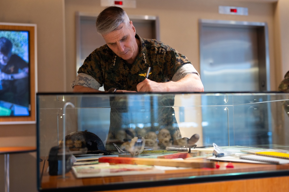 The Assistant Commandant of the Marine Corps visits DPAA