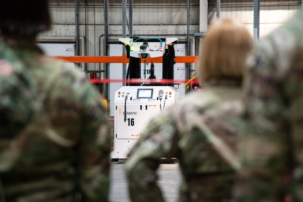 U.S. Army Deputy Chief of Staff, G-4 visits DLA Distribution
