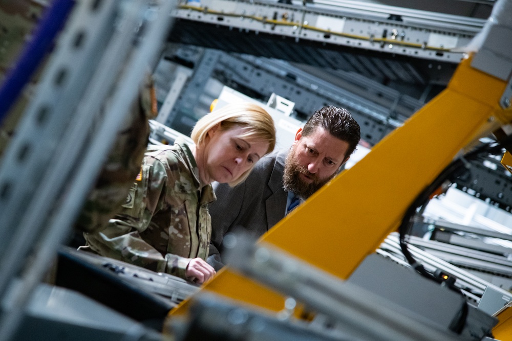 U.S. Army Deputy Chief of Staff, G-4 visits DLA Distribution