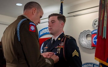 Paratrooper Receives Soldier's Medal