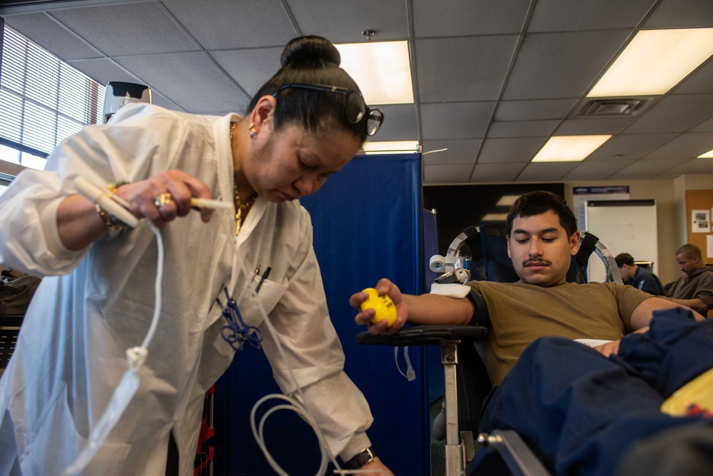 USS Ronald Reagan (CVN 76) Sailors donate to blood drive